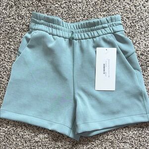 Lululemon softstreme high rise 4” NEW